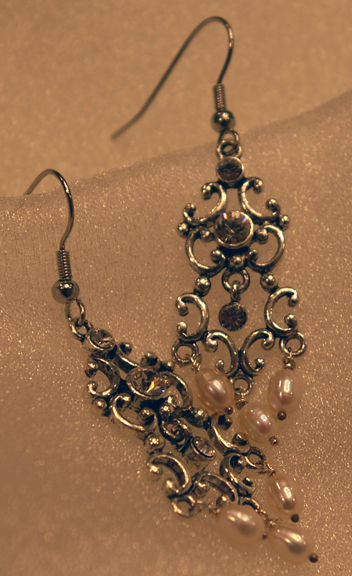 Dangle Pearl Earring
